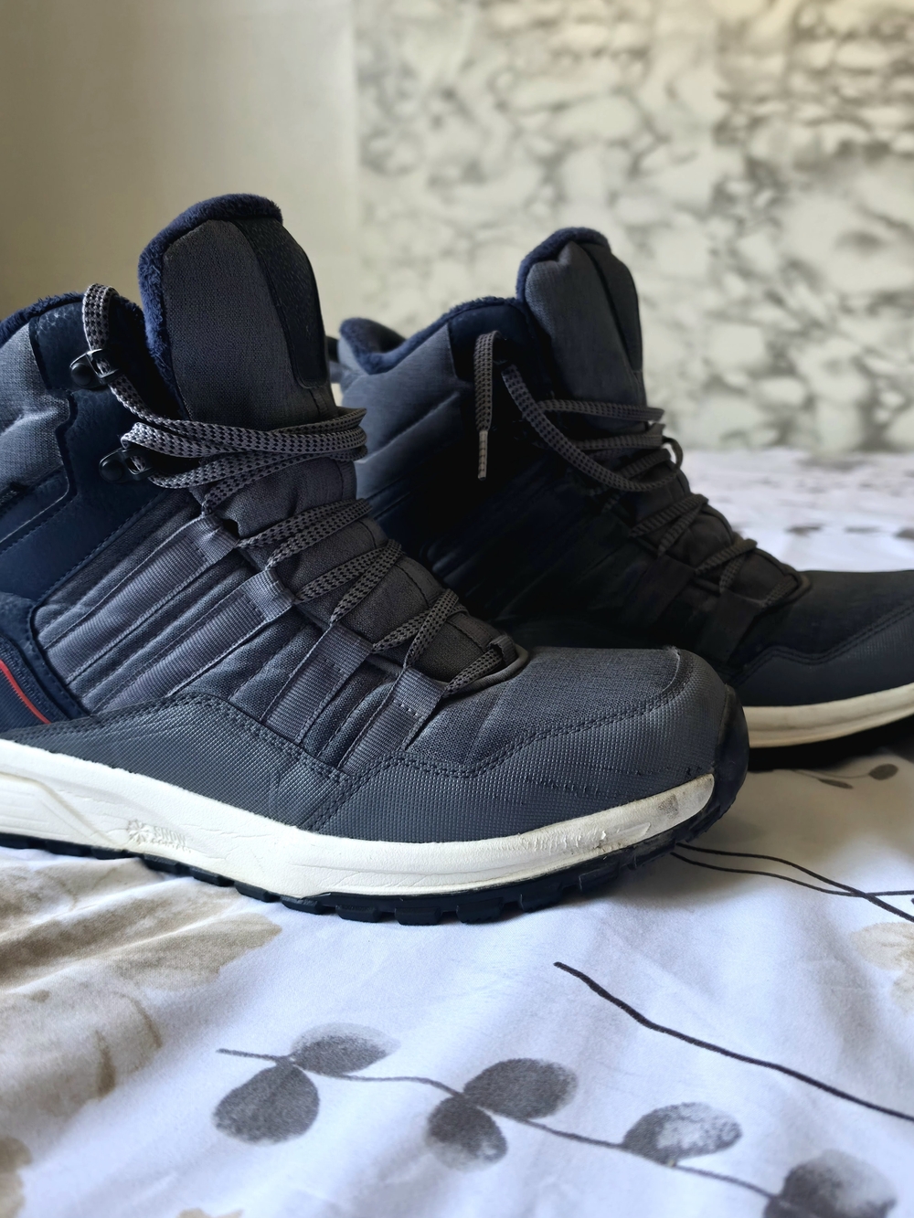 Men's Dark Navy High-Top Athletic Sneakers with Contrast Sole